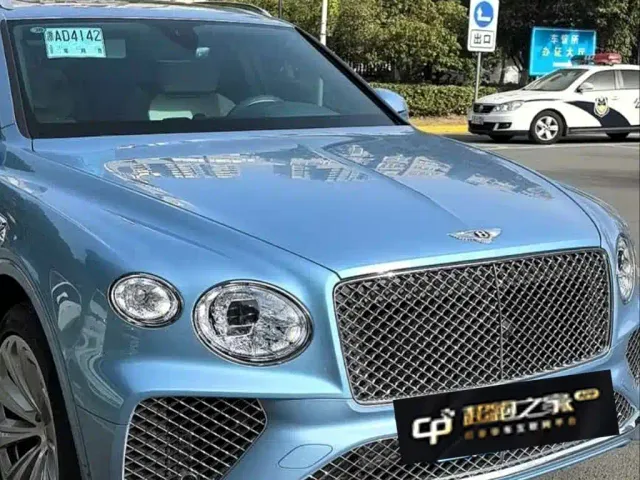 Bentley Bentayga — Фото автомобиля 8