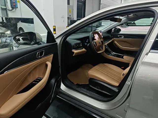 Geely Galaxy Stellar 6 — Фото автомобиля 13