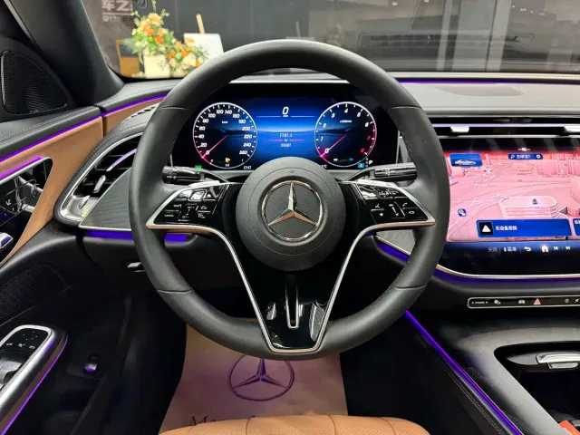 Mercedes-Benz E-Class — Фото автомобиля 6