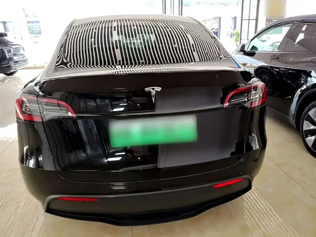 Tesla Model Y — Фото автомобиля 5