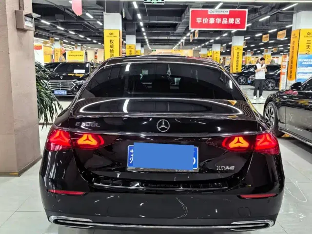 Mercedes-Benz E-Class — Фото автомобиля 14
