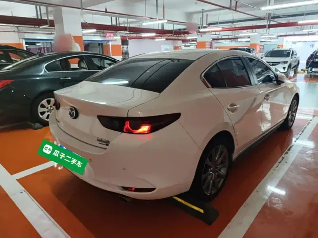 Mazda Axela — Фото автомобиля 6