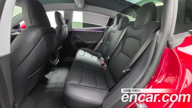 Tesla Model 3 — Фото автомобиля 12