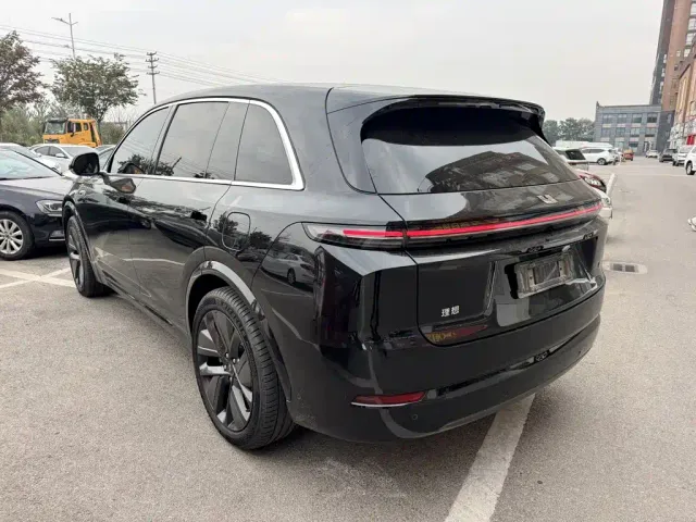 Li Auto L7 — Фото автомобиля 9