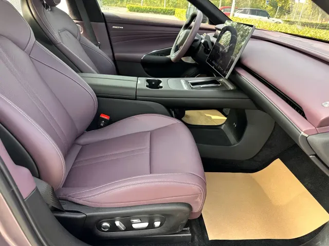 Xiaomi SU7 — Фото автомобиля 12