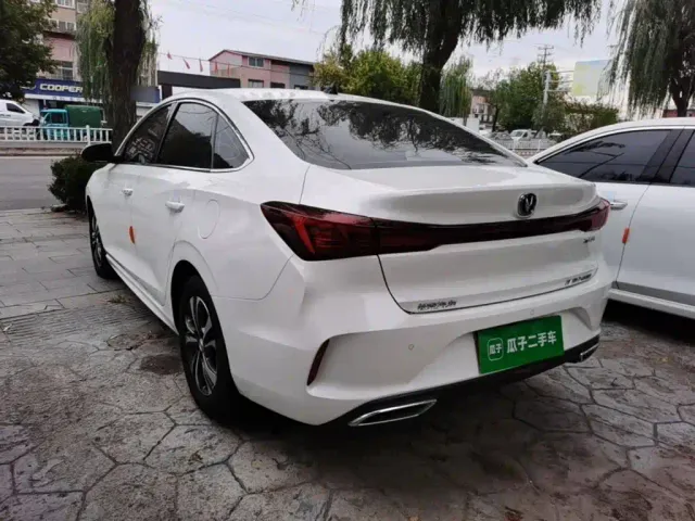 Changan Eado — Фото автомобиля 4