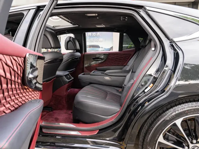 Lexus LS — Фото автомобиля 10