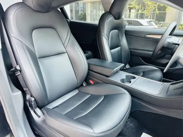 Tesla Model 3 — Фото автомобиля 7