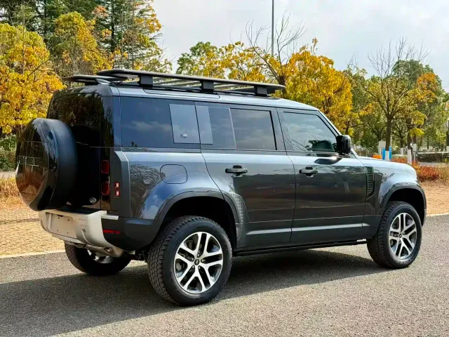 Land Rover Defender — Фото автомобиля 16