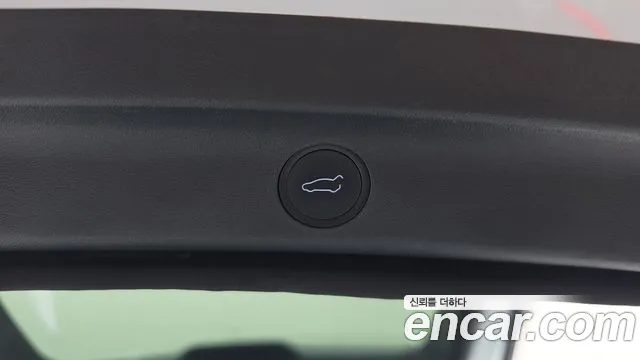 Tesla Model Y — Фото автомобиля 16