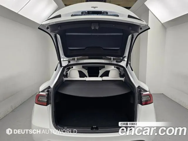 Tesla Model Y — Фото автомобиля 19