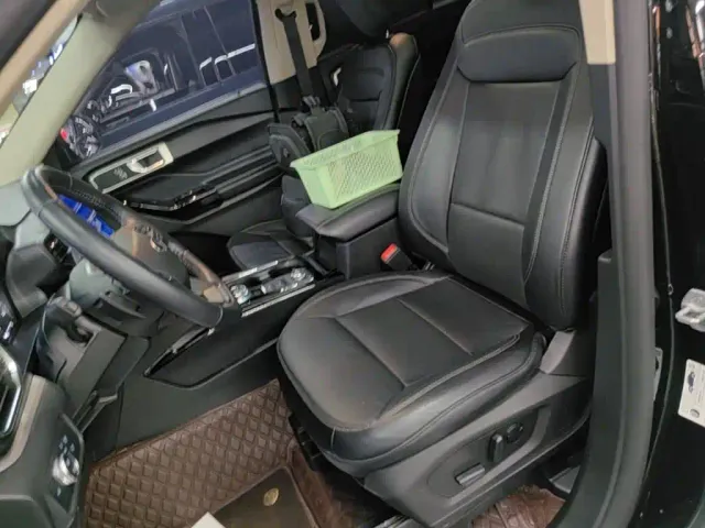 Ford Explorer — Фото автомобиля 14