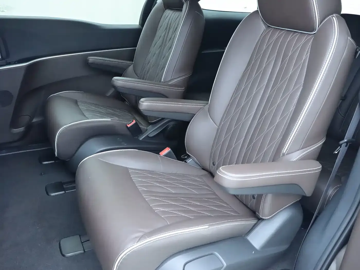 Buick Buick GL8 2022 Land Business Class 652T Luxury — Фото автомобиля 14