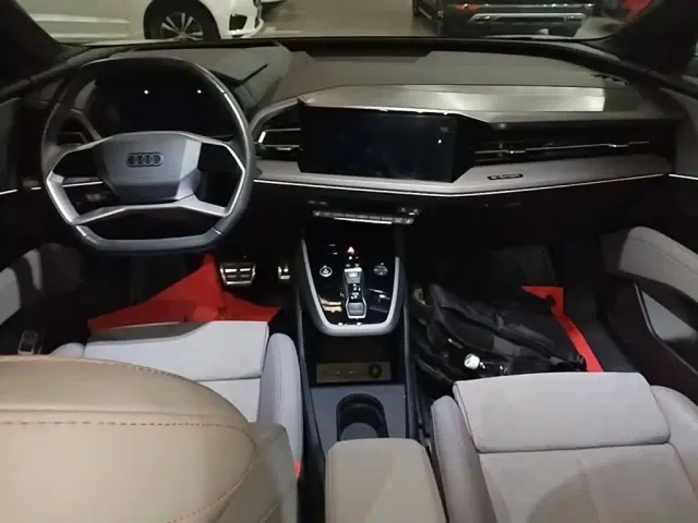 Audi Audi Q5 e-tron 2022 40 e-tron Starlight Mech Suit — Фото автомобиля 9