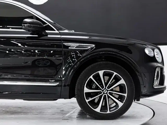 Bentley Bentayga — Фото автомобиля 21