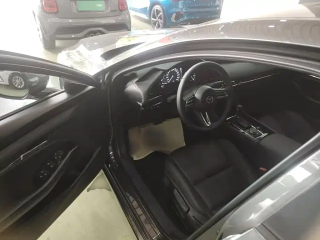 Mazda Axela — Фото автомобиля 15