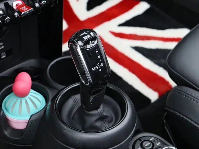 MINI Hatch — Фото автомобиля 7