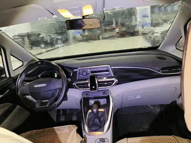 Maxus G50 — Фото автомобиля 12