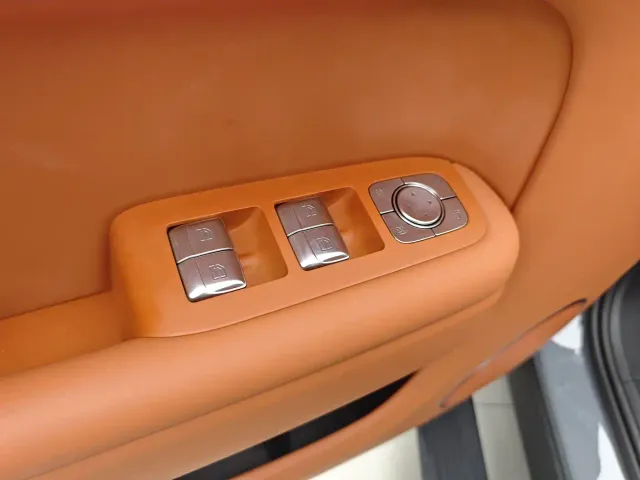 Li Auto L8 — Фото автомобиля 15