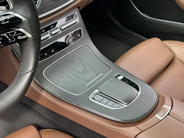 Mercedes-Benz E-Class — Фото автомобиля 19