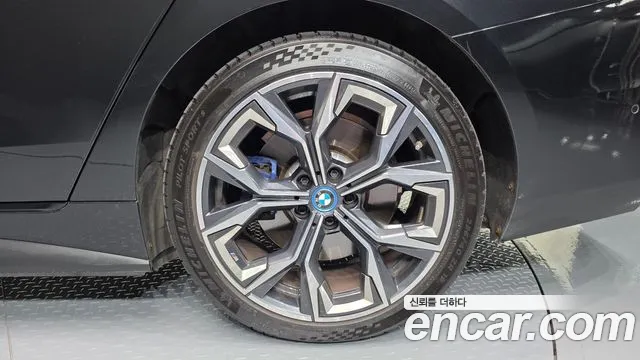 BMW i4 — Фото автомобиля 6