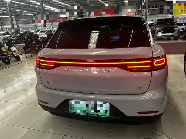 Leapmotor C11 — Фото автомобиля 8