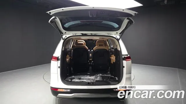 Kia Canival Carnival 4 поколение Бензин 7 мест Signature — Фото автомобиля 18