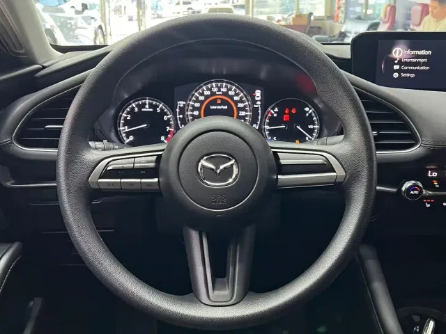 Mazda Axela — Фото автомобиля 10