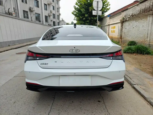 Hyundai Elantra — Фото автомобиля 4