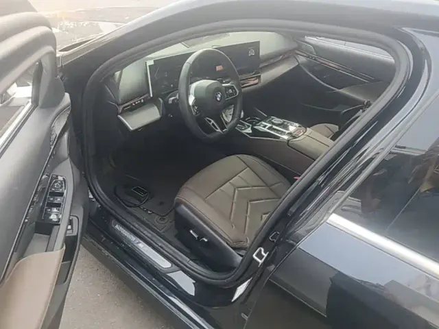 BMW 5 Series — Фото автомобиля 20