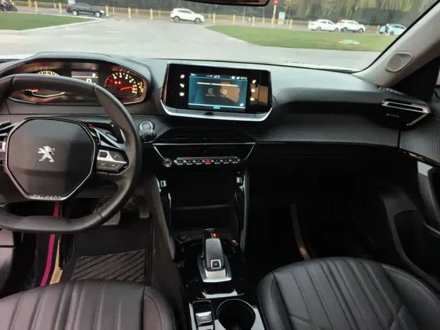 Peugeot 2008 — Фото автомобиля 14