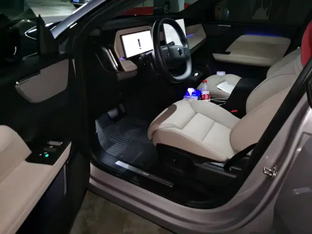 Volvo XC70 Plug-in Hybrid — Фото автомобиля 17