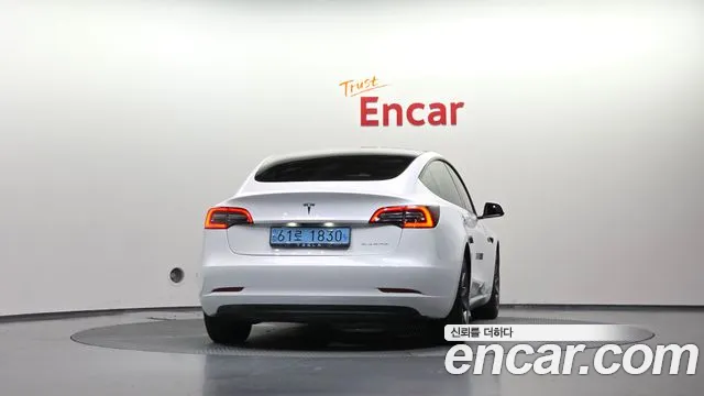 Tesla Model 3 — Фото автомобиля 4