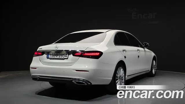 Mercedes-Benz E-Class — Фото автомобиля 2