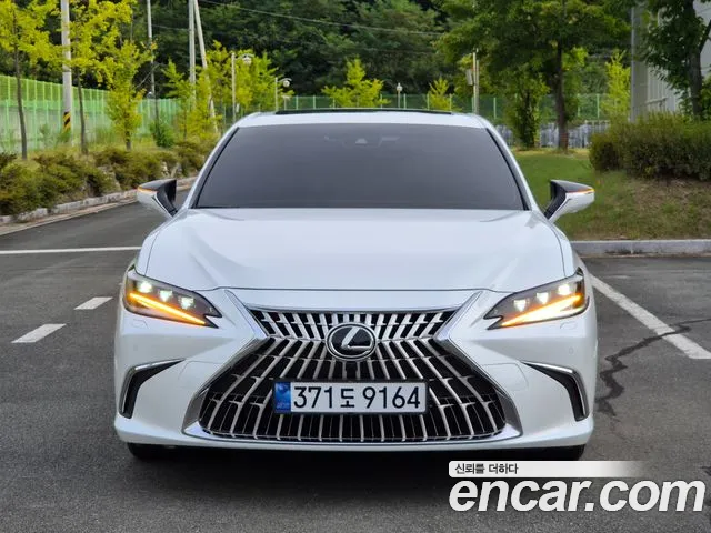 Lexus ES Generation 7 — Фото автомобиля 3