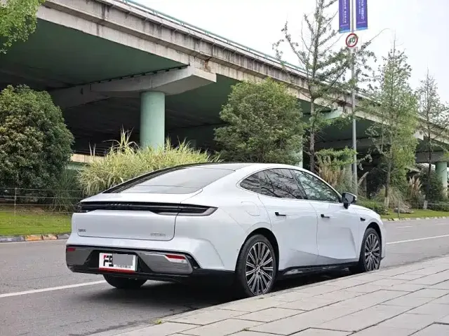 Geely Galaxy Xingyao 8 — Фото автомобиля 7