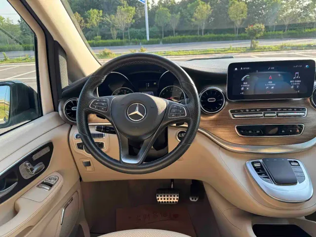 Mercedes-Benz V-Class — Фото автомобиля 21