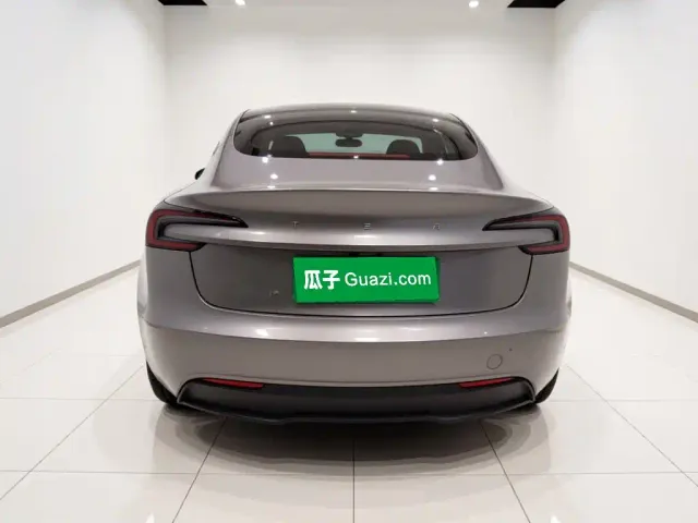 Tesla Model 3 — Фото автомобиля 3
