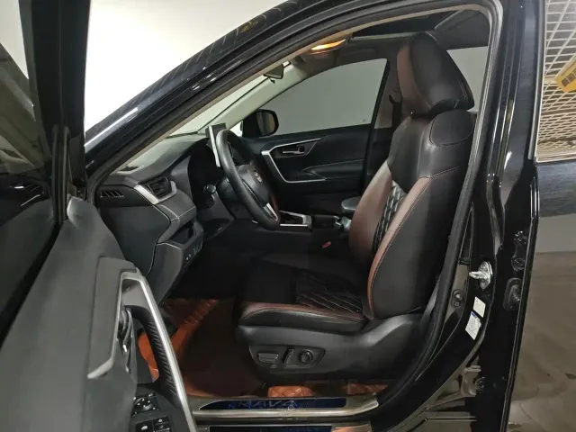 Toyota RAV4 — Фото автомобиля 6
