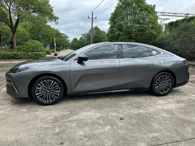 Geely Galaxy Xingyao 8 — Фото автомобиля 6