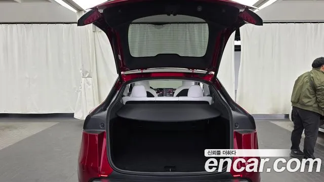 Tesla Model Y — Фото автомобиля 20