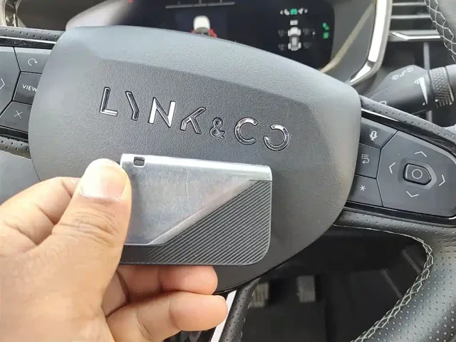 Lynk & Co 01 — Фото автомобиля 16