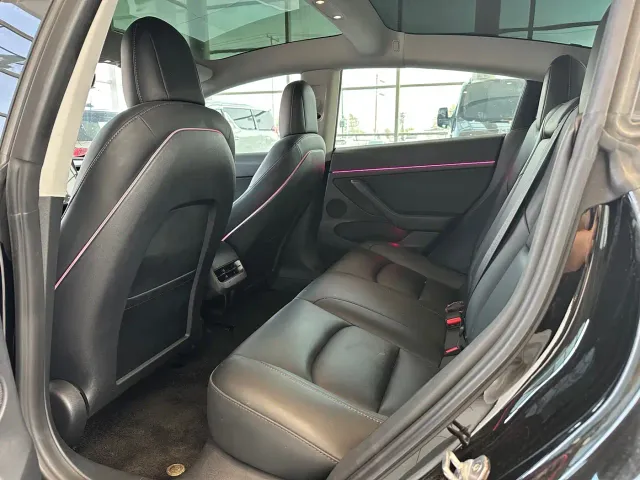 Tesla Model 3 — Фото автомобиля 5