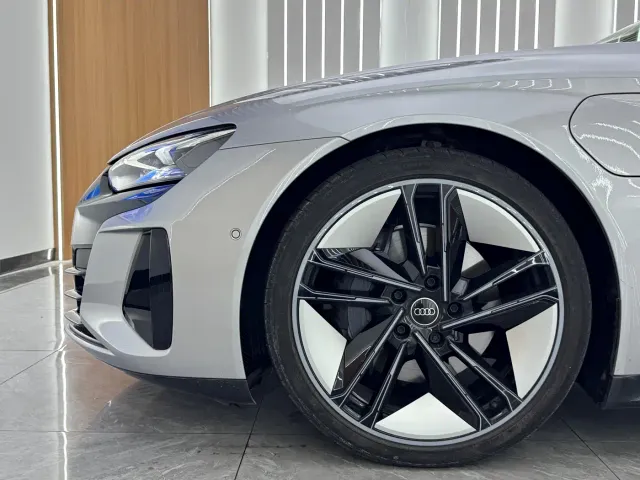 Audi e-tron GT — Фото автомобиля 6