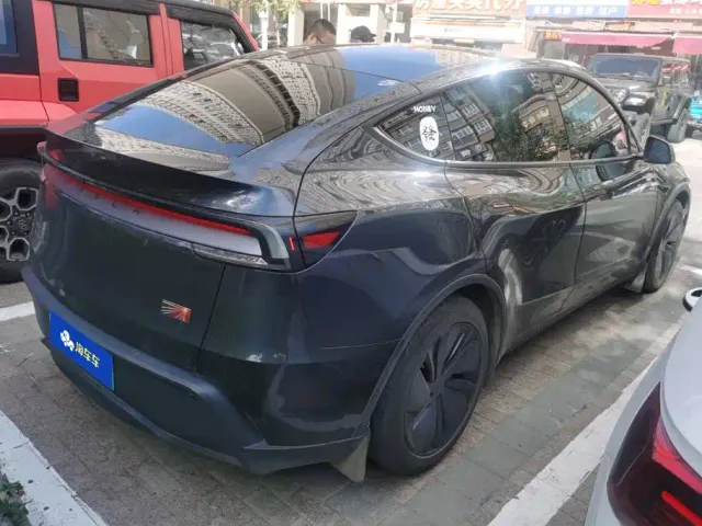 Tesla Model Y — Фото автомобиля 3