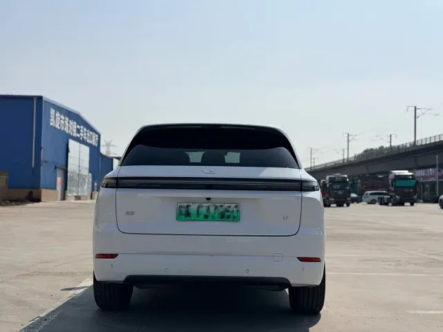 Li Auto L7 — Фото автомобиля 9