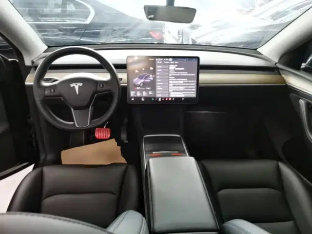 Tesla Model Y — Фото автомобиля 9