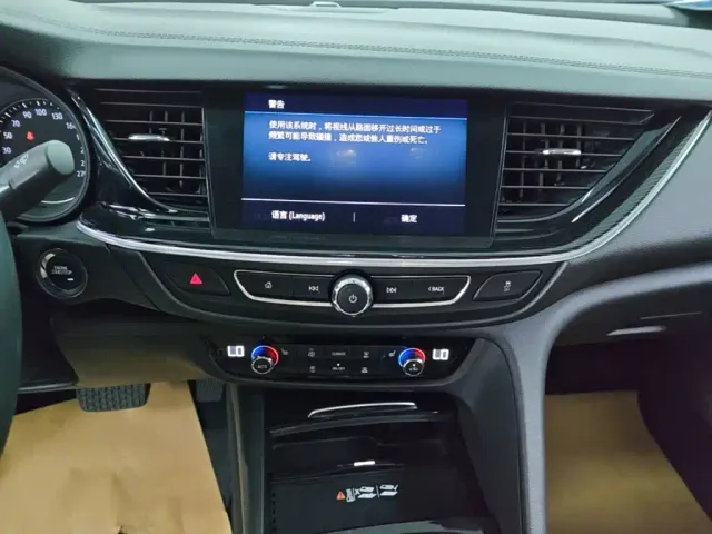 Buick Regal — Фото автомобиля 12