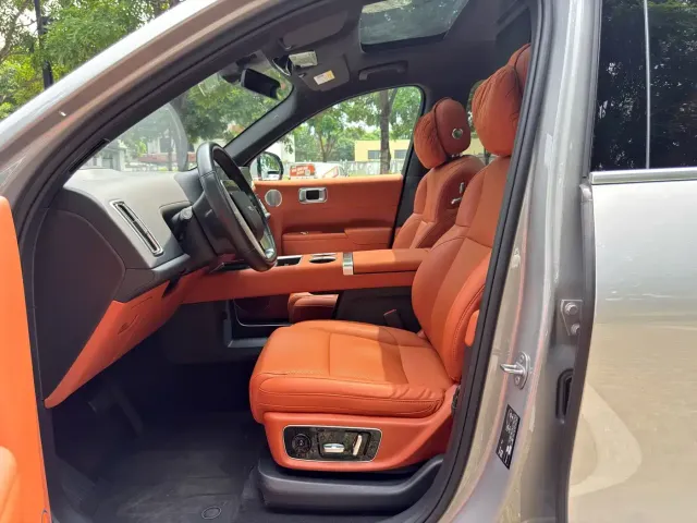 Li Auto L9 — Фото автомобиля 10