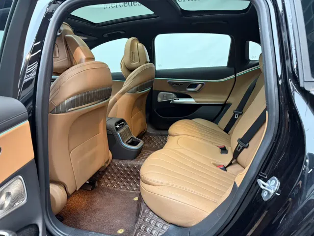 Mercedes-Benz E-Class — Фото автомобиля 14